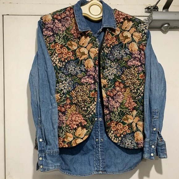 VINTAGE SUTTLES & SEAWINDS FLORAL PRINT VESTS SIZE L - Picture 2 of 9